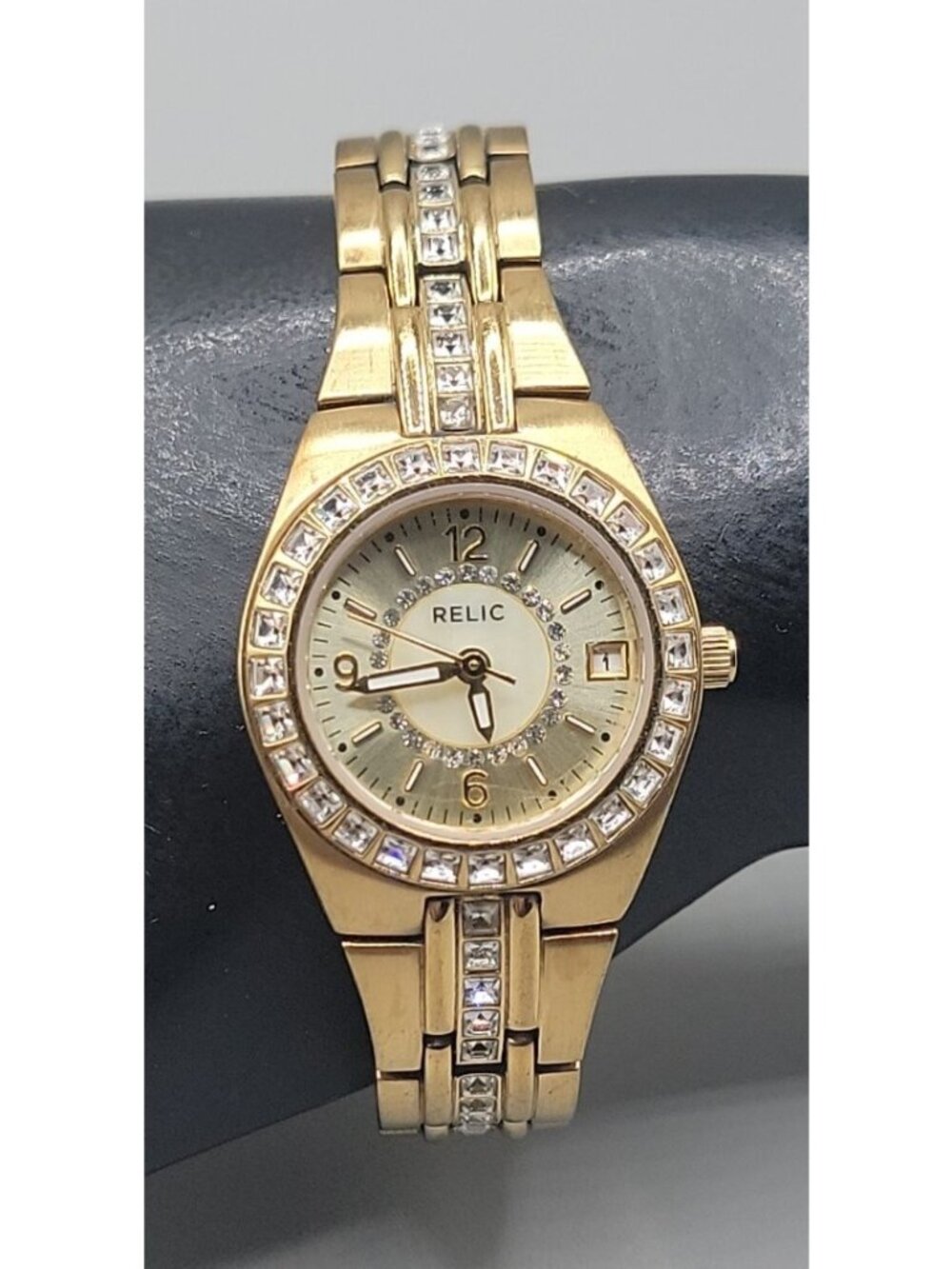Relic Fossil Queens Court Crystal Gold Tone Ladies Watch Date Window ZR11778